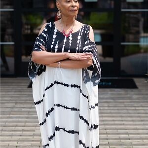 NWOT Chic Black and White Cold Shoulder Maxi Dress